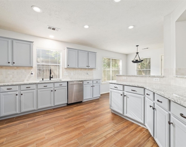18307 Cobblestone Drive - Photo Thumbnail 7