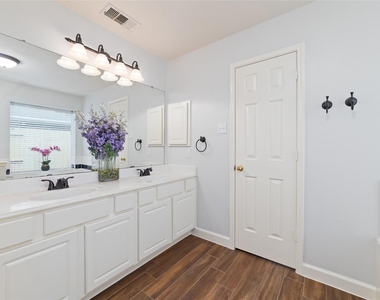 18307 Cobblestone Drive - Photo Thumbnail 24