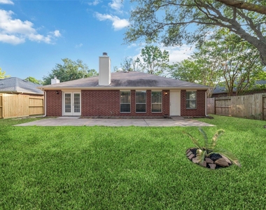 18307 Cobblestone Drive - Photo Thumbnail 3