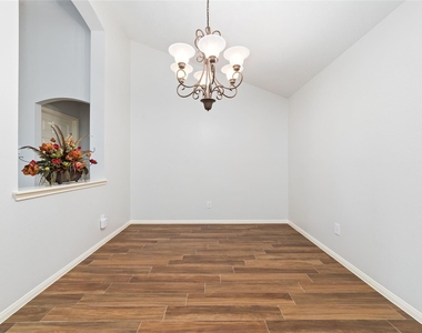 18307 Cobblestone Drive - Photo Thumbnail 14