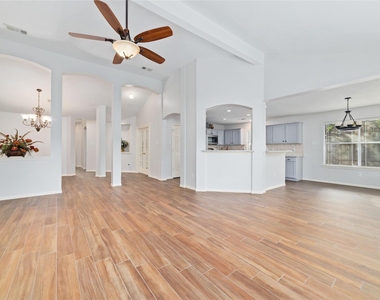 18307 Cobblestone Drive - Photo Thumbnail 10