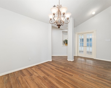 18307 Cobblestone Drive - Photo Thumbnail 15
