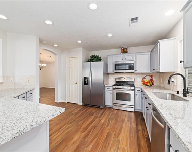 18307 Cobblestone Drive - Photo Thumbnail 6