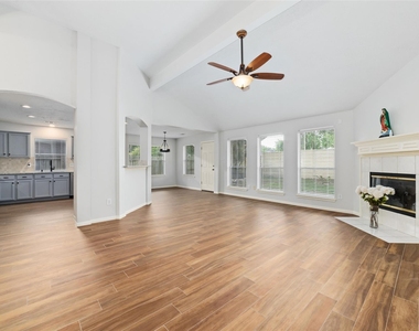 18307 Cobblestone Drive - Photo Thumbnail 9