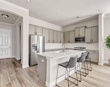 15431 Kirkdell Bend Drive - Photo Thumbnail 9
