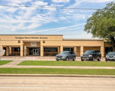 7310 Arista Drive - Photo Thumbnail 15