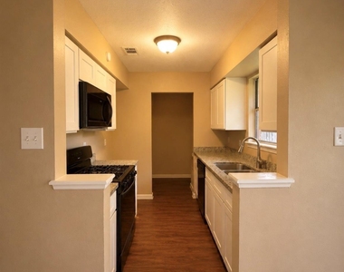 7310 Arista Drive - Photo Thumbnail 3