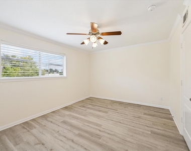 300 Pecore Street - Photo Thumbnail 7