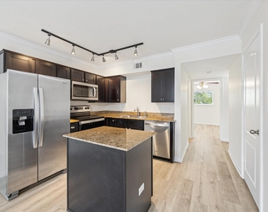 300 Pecore Street - Photo Thumbnail 4