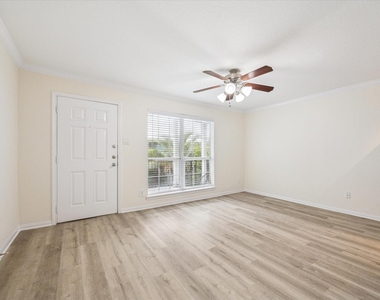 300 Pecore Street - Photo Thumbnail 5