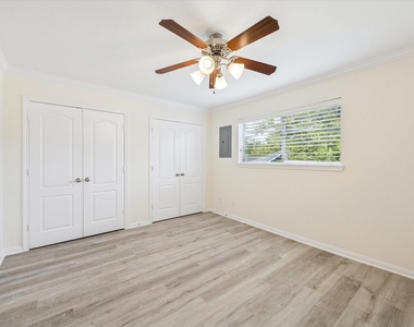 300 Pecore Street - Photo Thumbnail 8