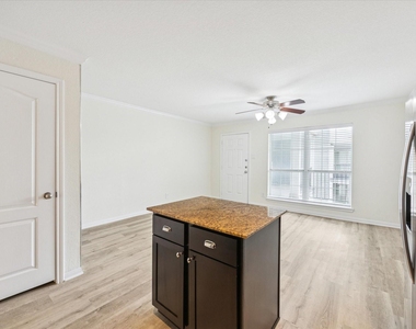 300 Pecore Street - Photo Thumbnail 2