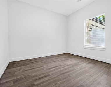 229 Blue Hill Drive - Photo Thumbnail 13