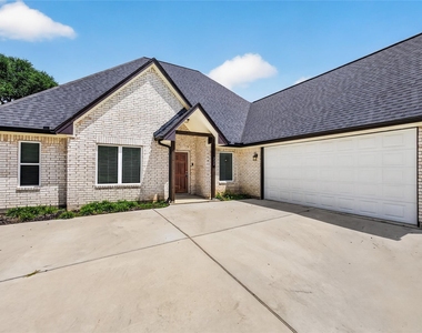 229 Blue Hill Drive - Photo Thumbnail 3