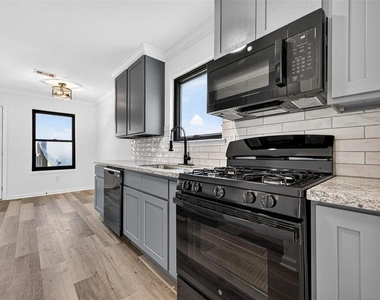17418 Largs Circle - Photo Thumbnail 7