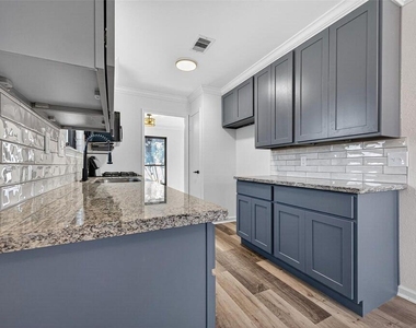 17418 Largs Circle - Photo Thumbnail 11