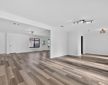 17418 Largs Circle - Photo Thumbnail 3