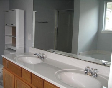 11911 Sanspereil Drive - Photo Thumbnail 10