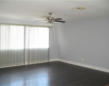 11911 Sanspereil Drive - Photo Thumbnail 7