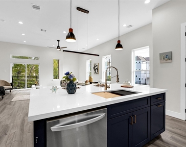 710 Link Road - Photo Thumbnail 3