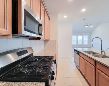 18618 Greenwood Meadow - Photo Thumbnail 15