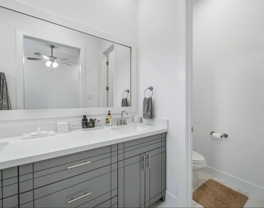 8960 Zurcher Ln - Photo Thumbnail 15