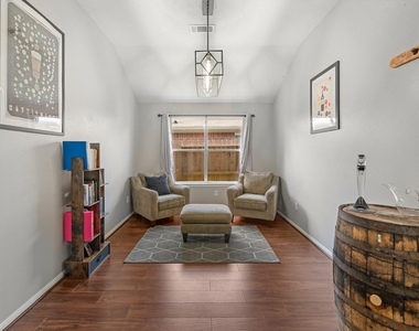 140 Bristol Bend Lane - Photo Thumbnail 6