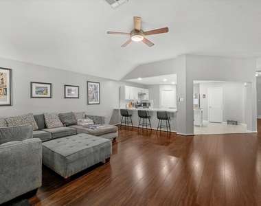 140 Bristol Bend Lane - Photo Thumbnail 10