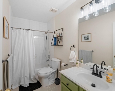140 Bristol Bend Lane - Photo Thumbnail 4
