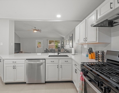 140 Bristol Bend Lane - Photo Thumbnail 11