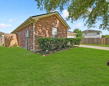 140 Bristol Bend Lane - Photo Thumbnail 1