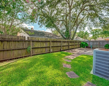 3510 Greenwood Dr Drive - Photo Thumbnail 32