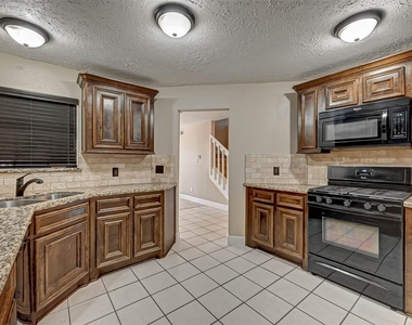 3510 Greenwood Dr Drive - Photo Thumbnail 8