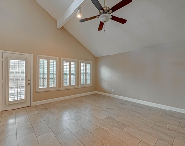 3510 Greenwood Dr Drive - Photo Thumbnail 5