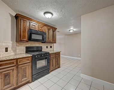 3510 Greenwood Dr Drive - Photo Thumbnail 10