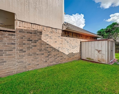 3510 Greenwood Dr Drive - Photo Thumbnail 31