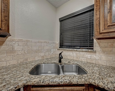 3510 Greenwood Dr Drive - Photo Thumbnail 11