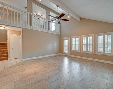 3510 Greenwood Dr Drive - Photo Thumbnail 1