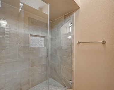 3510 Greenwood Dr Drive - Photo Thumbnail 20