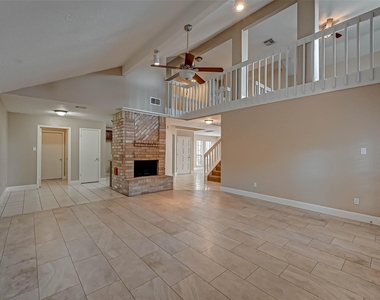 3510 Greenwood Dr Drive - Photo Thumbnail 2