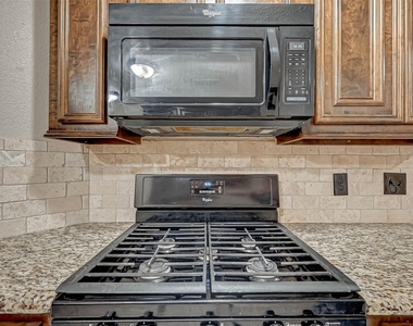 3510 Greenwood Dr Drive - Photo Thumbnail 12