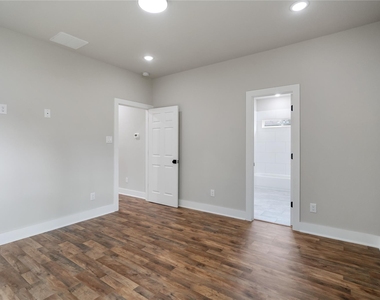 10301 Ashville Drive - Photo Thumbnail 4