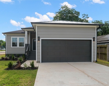 10301 Ashville Drive - Photo Thumbnail 2