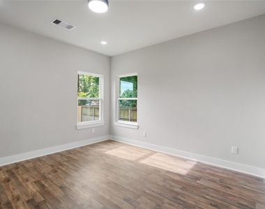 10301 Ashville Drive - Photo Thumbnail 6