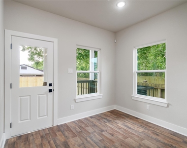 10301 Ashville Drive - Photo Thumbnail 8