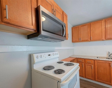 1511 Scharpe Street - Photo Thumbnail 4