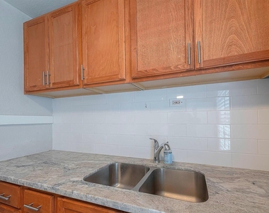1511 Scharpe Street - Photo Thumbnail 5