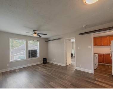 1511 Scharpe Street - Photo Thumbnail 2