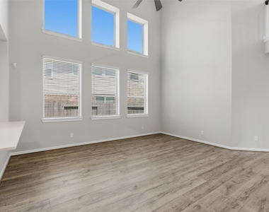 31218 Harmony Falls Court - Photo Thumbnail 9