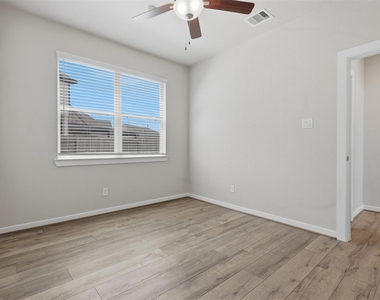 31218 Harmony Falls Court - Photo Thumbnail 4